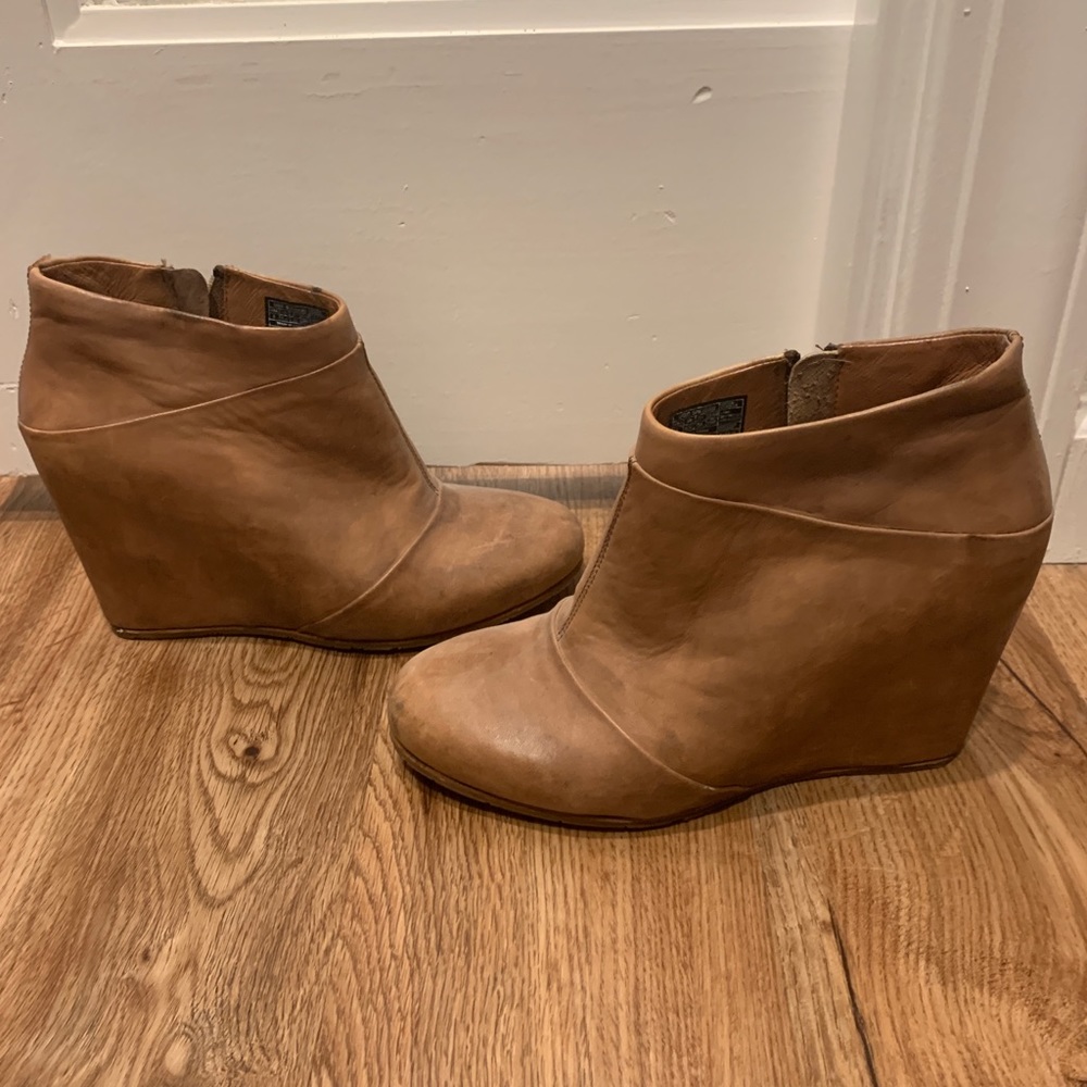 Ugg Carmine brown leather wedge booties